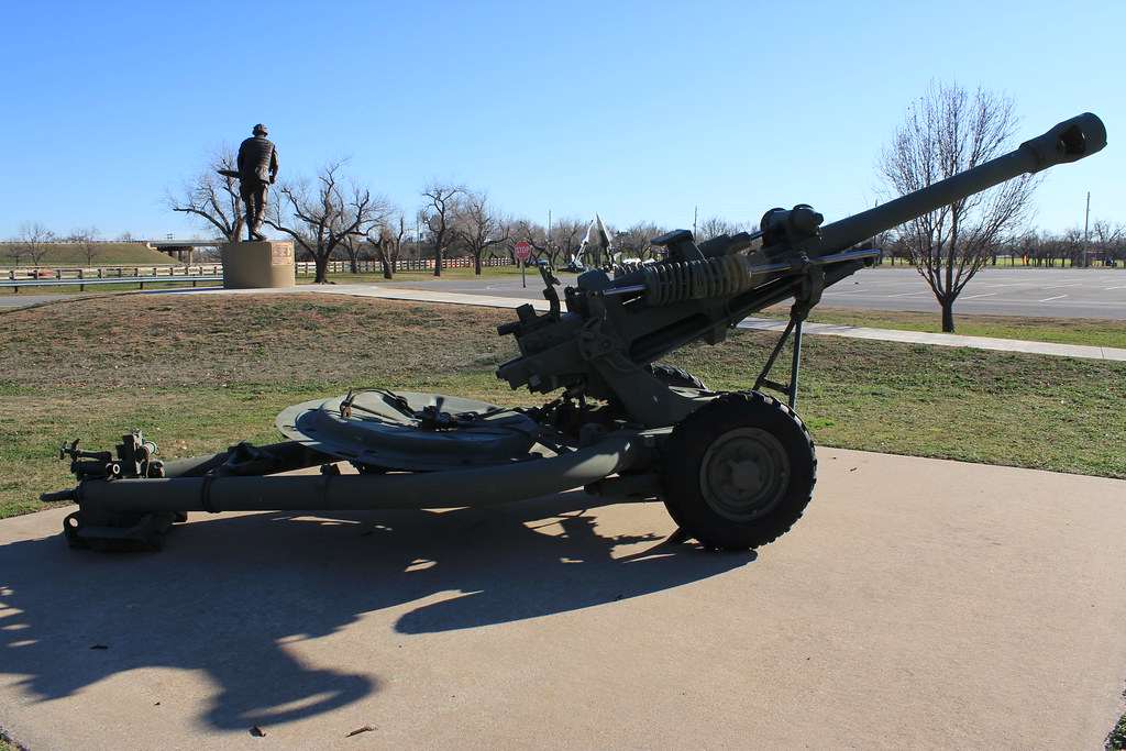 105MM Light Howitzer The display reads 105 MM Light Howit… Flickr