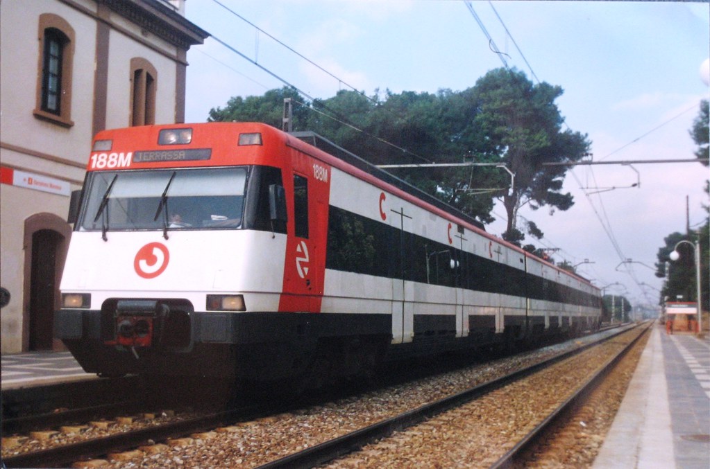 1991. Unidad eléctrica RENFE serie 446. Cercanías