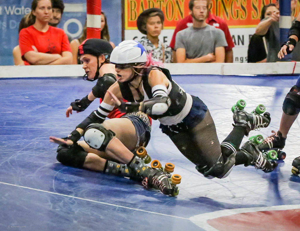 Falling Texas Roller Derby Lonestar Rollergirls bout betwe… Flickr