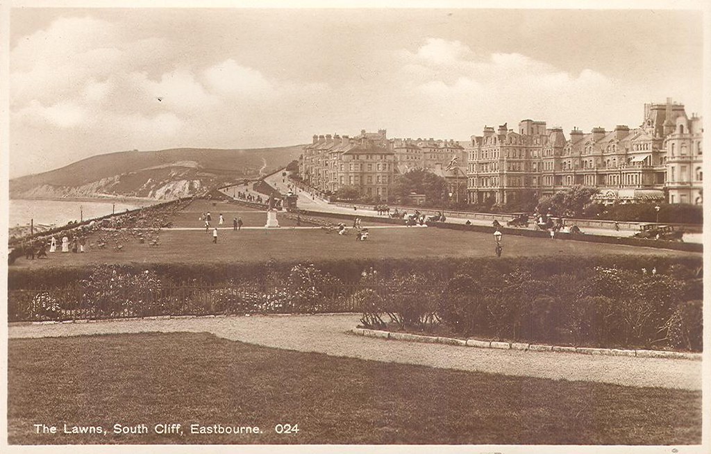 E00121 'The Lawns, South Cliff, Eastbourne' Unused postc… Flickr