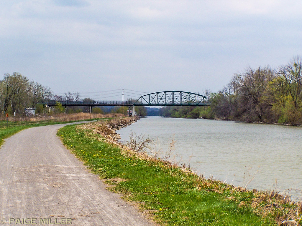 Fairport, NY Lyndon Road Bridge over Erie Canal (looking e… Paige
