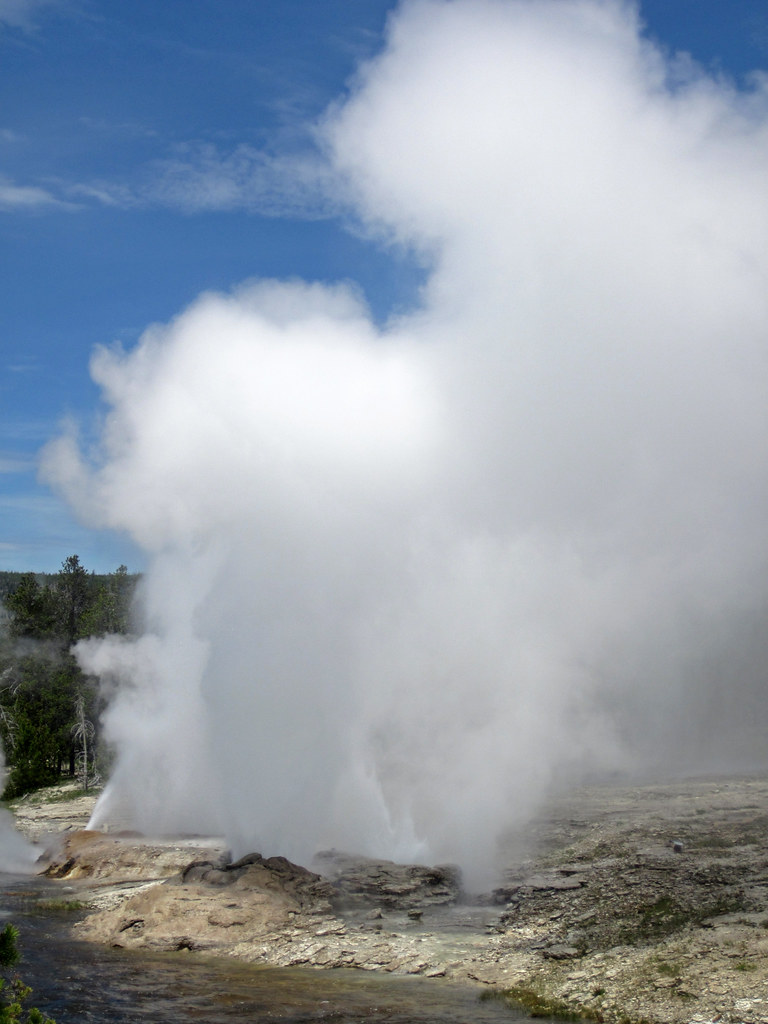 Fan Geyser & Mortar Geyser eruption (118152 PM, 6 June … Flickr