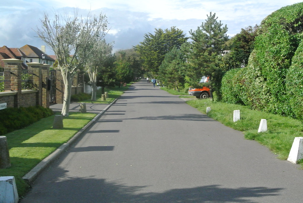Sea Avenue, Rustington The Beautiful Avenue of Rustington,… Flickr