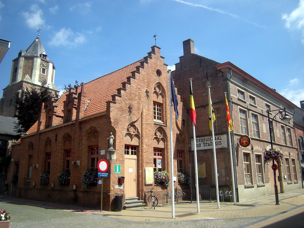 Oud stadhuis en schepenhuis, Maldegem Het oud stadhuis en … Flickr
