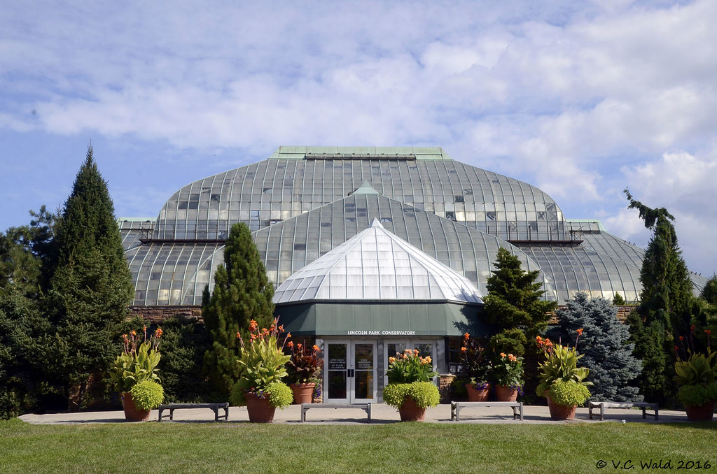 Lincoln Park Conservatory Just outside the zoo gates. Flickr