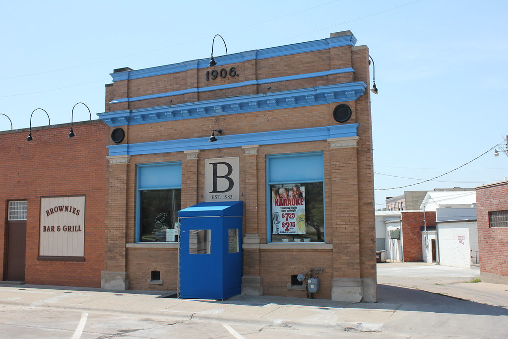 Brownie's Bar & Grill Papillion, NE Tom McLaughlin Flickr