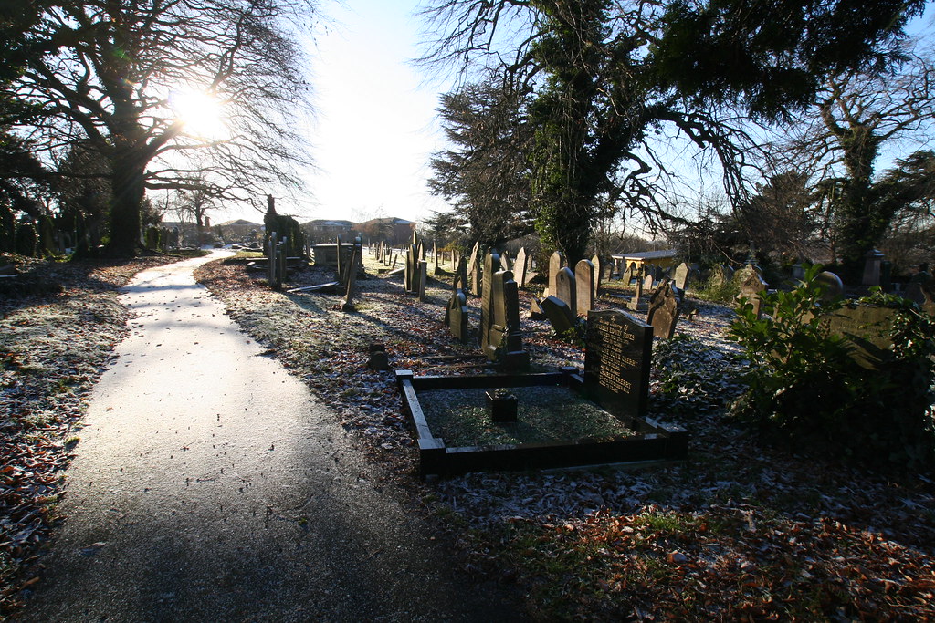 Cemetery Cemetery in the morning with frost. Leicester, En… Flickr