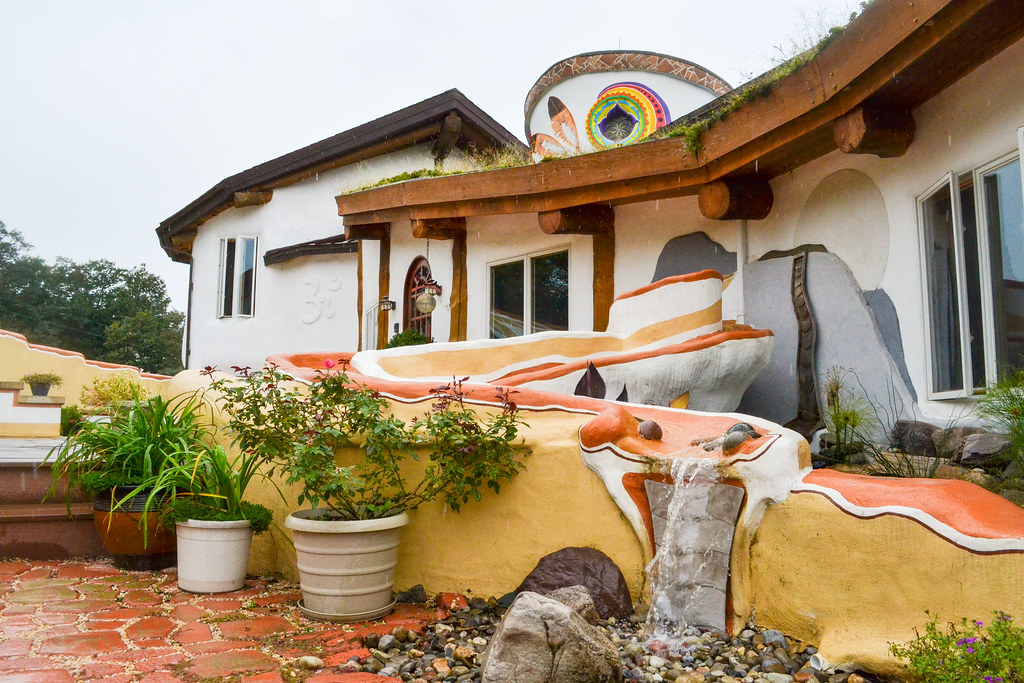 York Straw Bale House A straw bale house located outside Y… Flickr