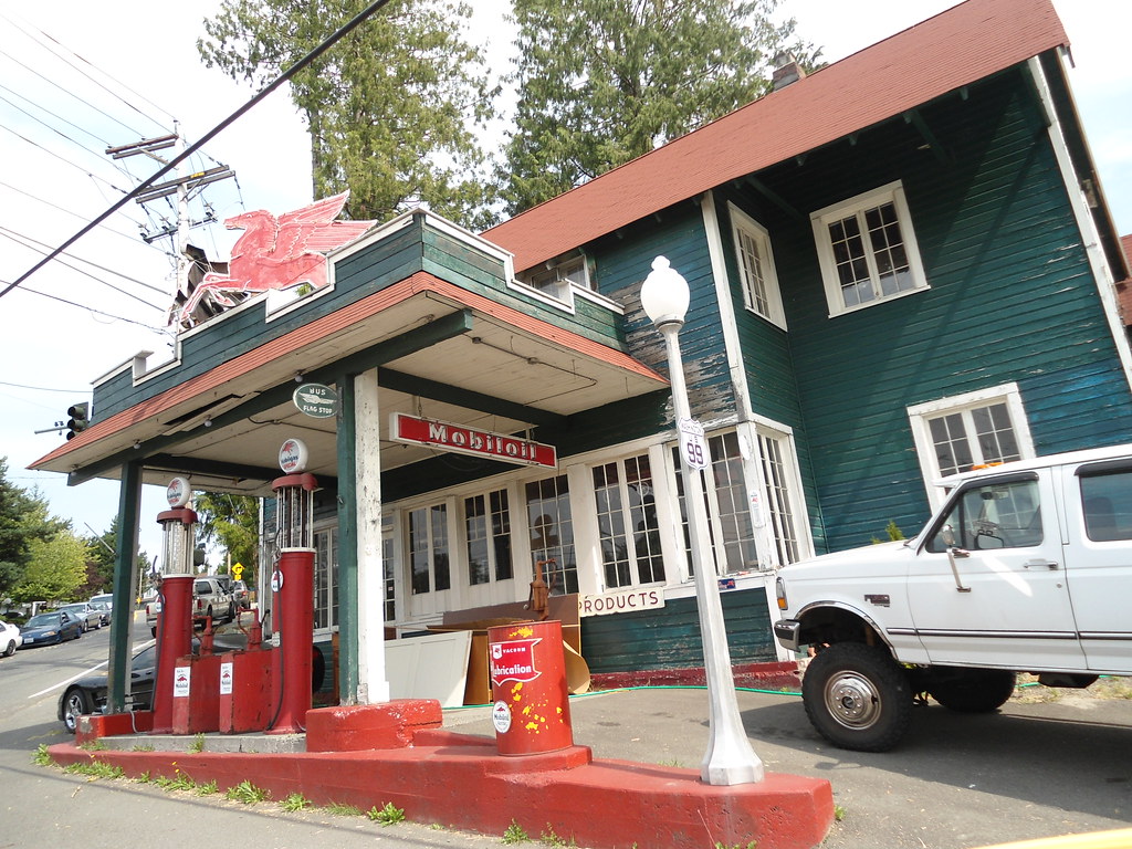 Old former roadside Mobil gas station Lynnwood WA PatricksMercy Flickr