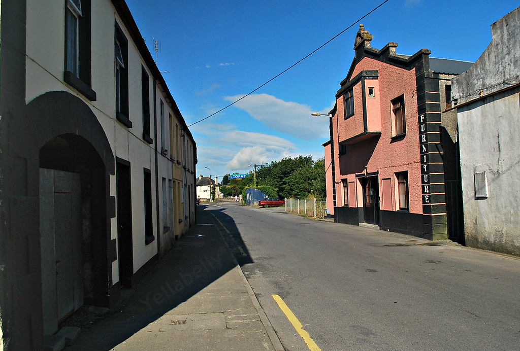 Brookville Avenue, Swinford A shabby street with an Englis… Flickr