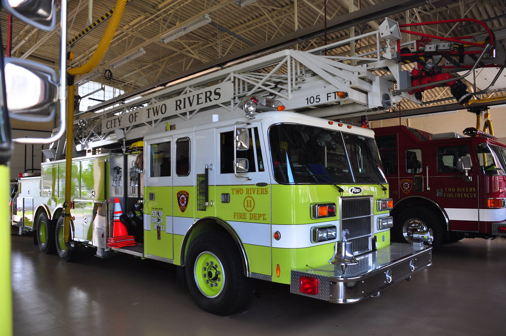 Two Rivers Fire Department Ladder 11 1992 Pierce Lance Triborough