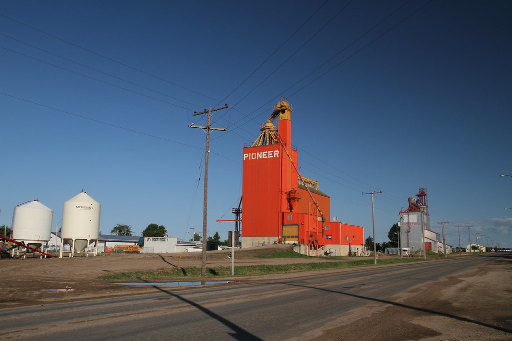 Grain elevators, Turtleford New (1980) grain elevator, Tur… Flickr