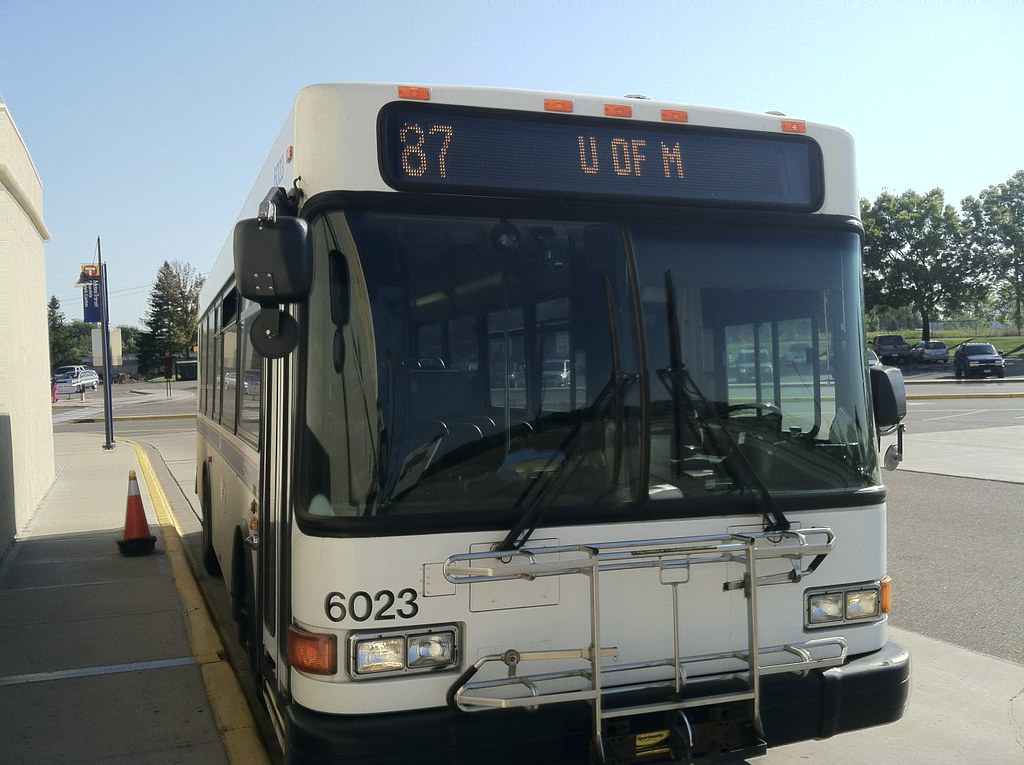 Route 87 Route 87, laying over at the Rosedale Transit Cen… Flickr