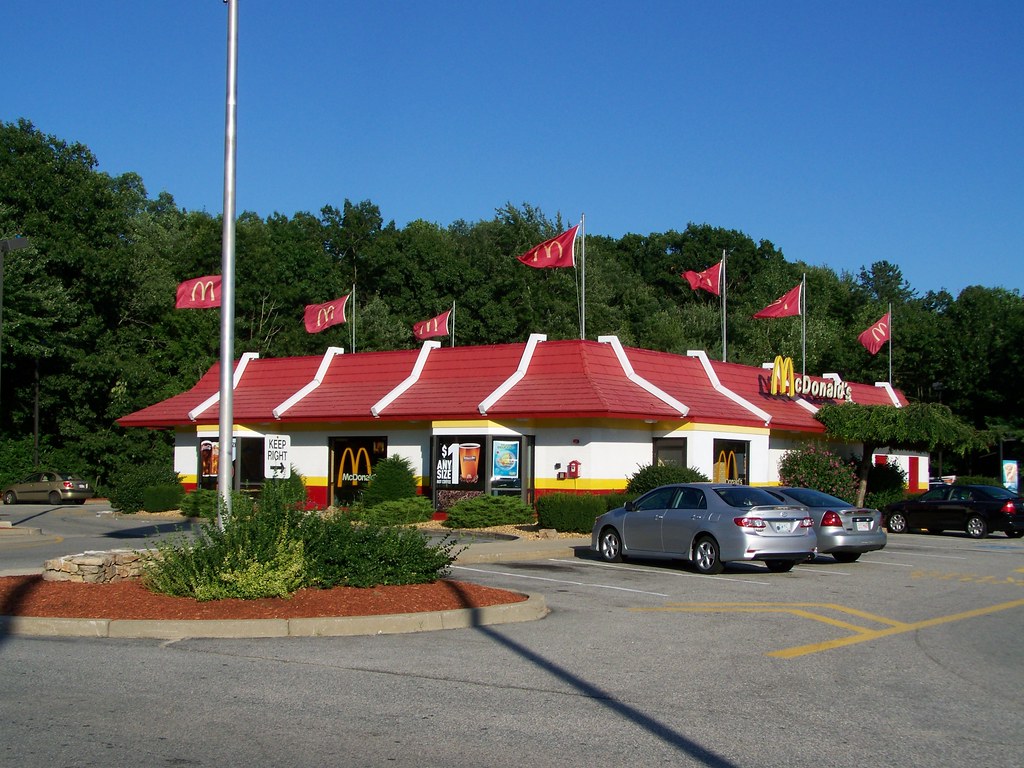 100_4904 200 Quaker Highway,Uxbridge, Massachusetts ncokecan Flickr
