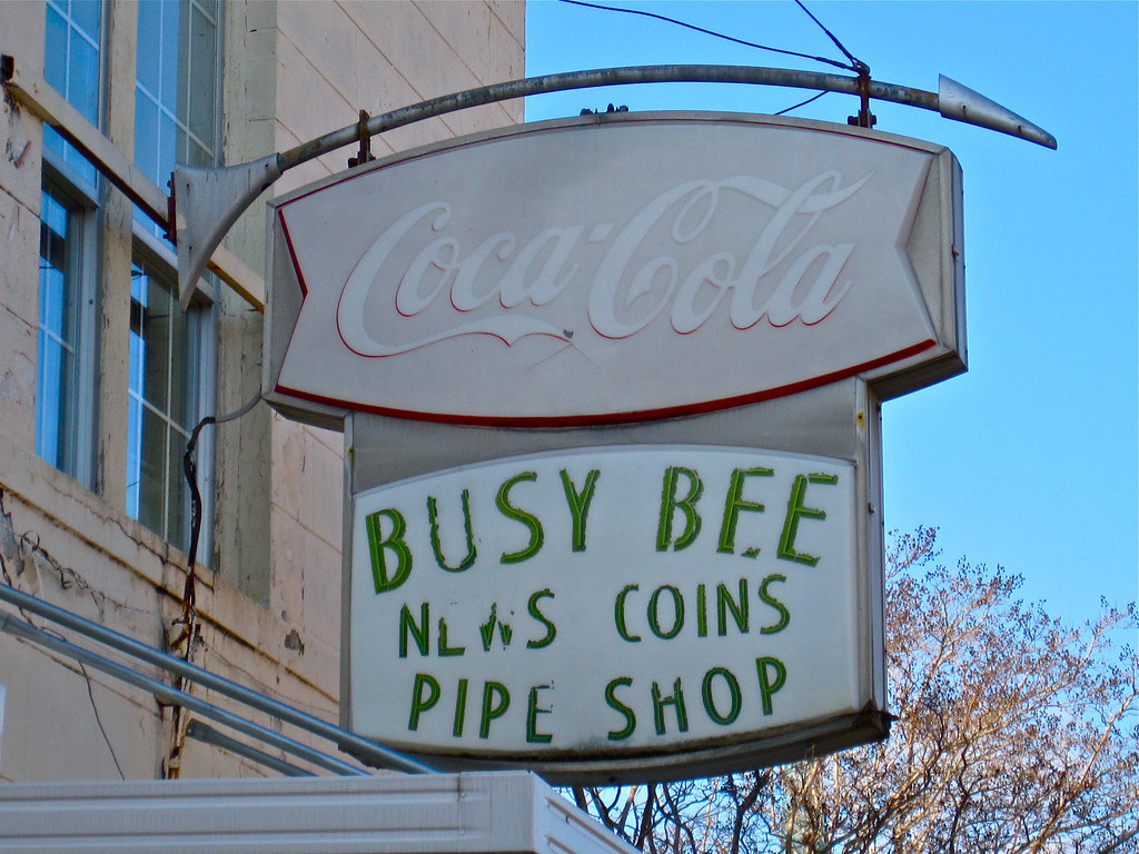 Busy Bee, Laurel, MS The Busy Bee news stand and pipe shop… Flickr