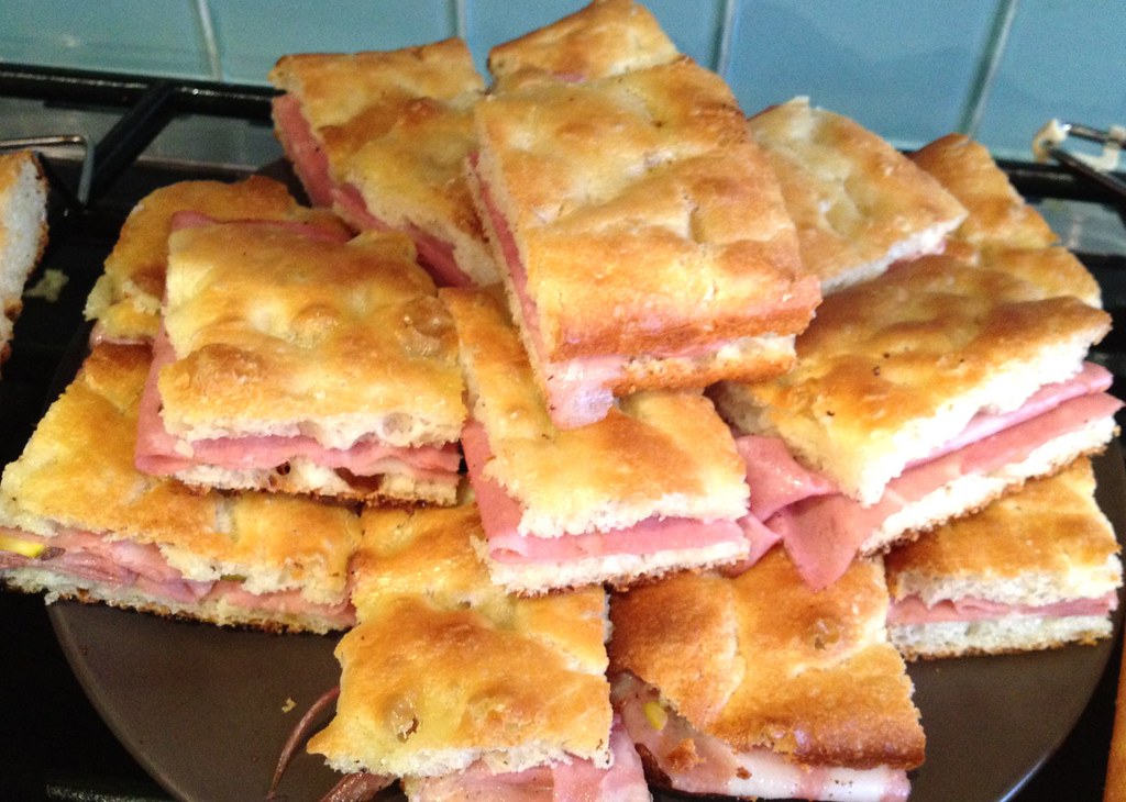 Focaccia fatta in casa con mortadella Ricetta di vivalafo… Flickr