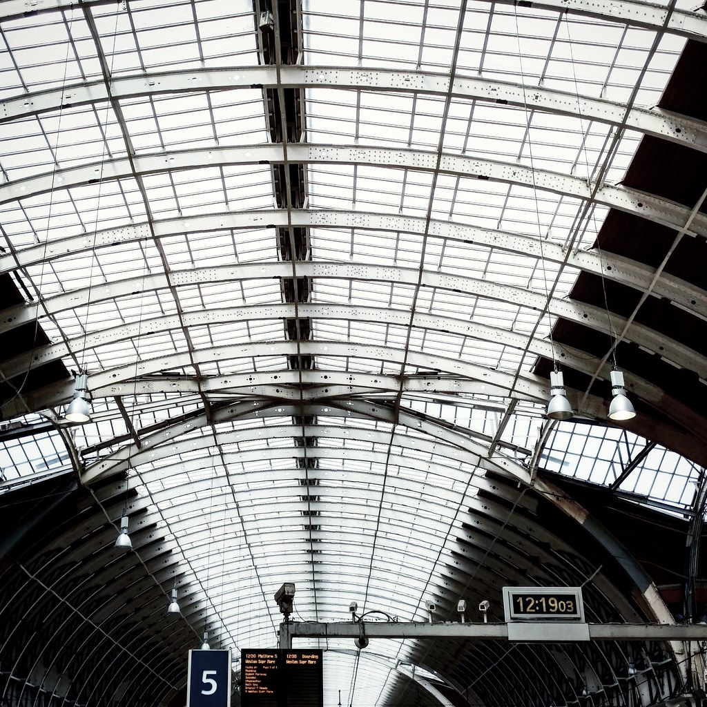 Heading to Reading. Paddington station Kotomi_ Flickr