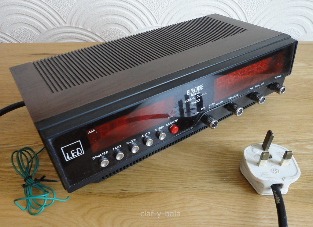 'Binatone Royal' Alarm Clock Radio 'Art No' 01 / 6217 D Meurig