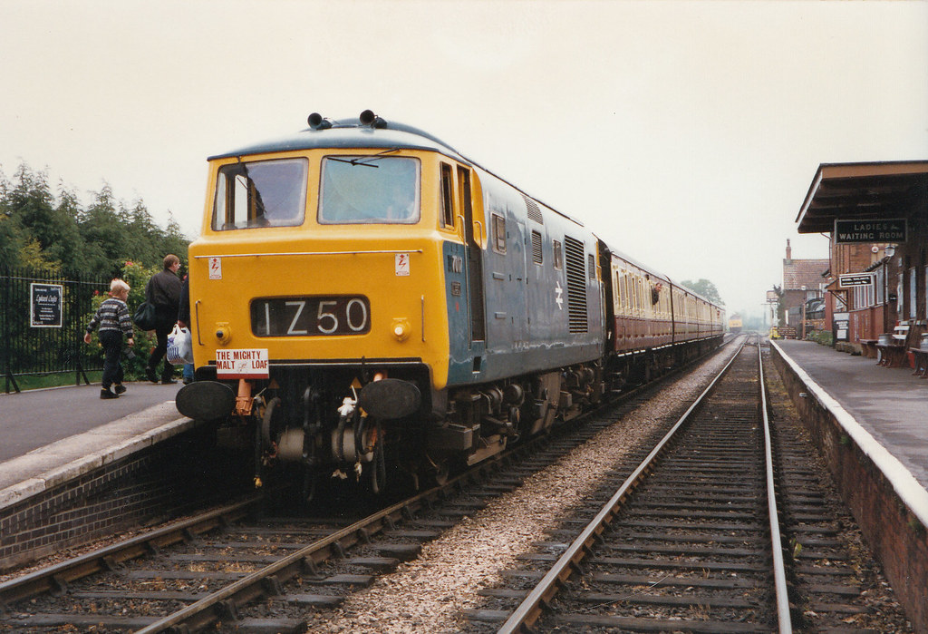 D7017, Lydeard D7017 at Lydeard with the 1… Flickr