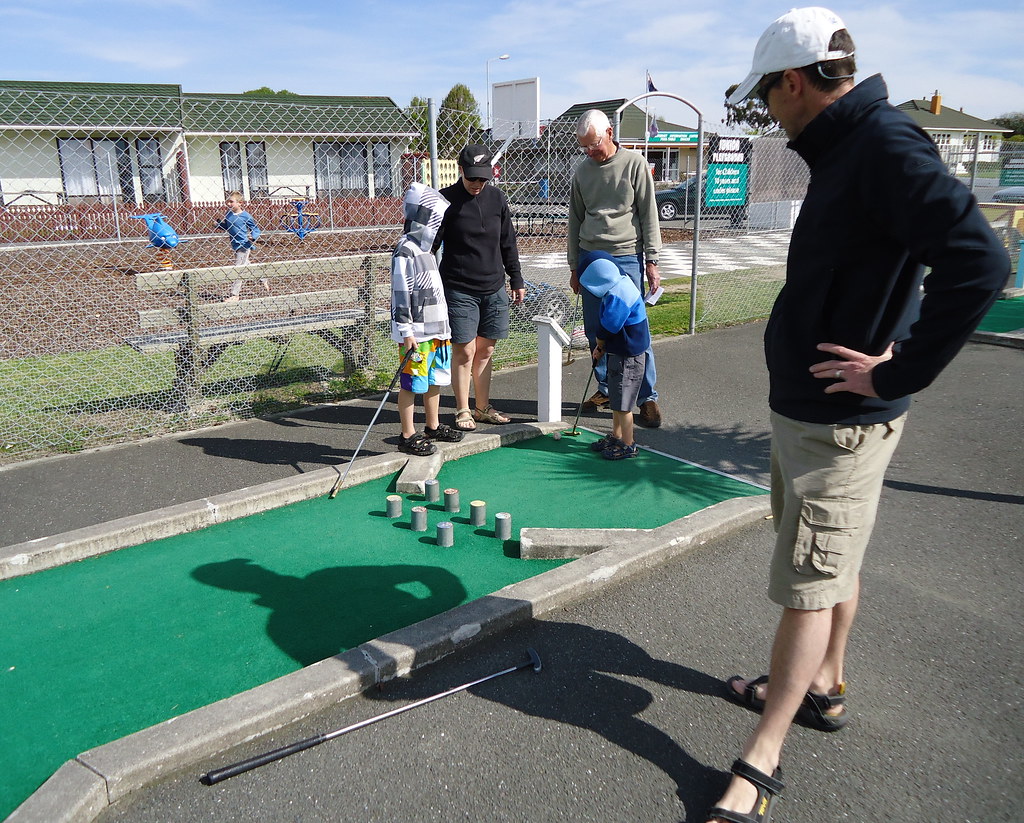 Mini Golf Dallas about to tee off on a hard shot. Nelson Nana Flickr