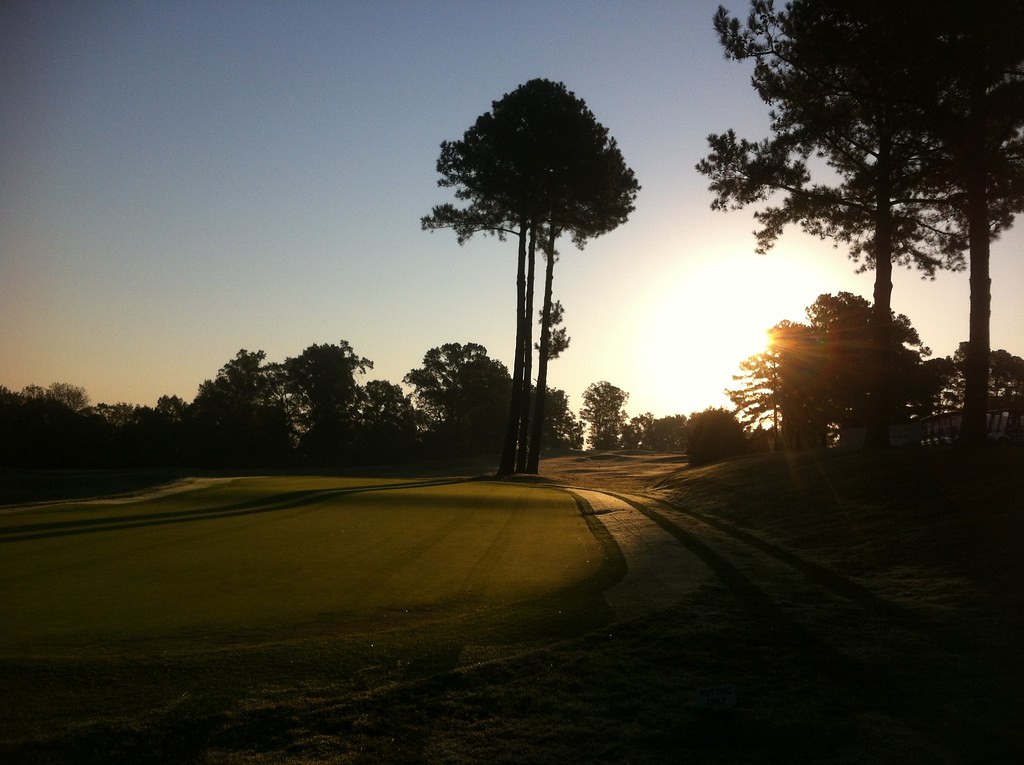 Daybreak The putting green at Hanover Country Club in Virg… Flickr