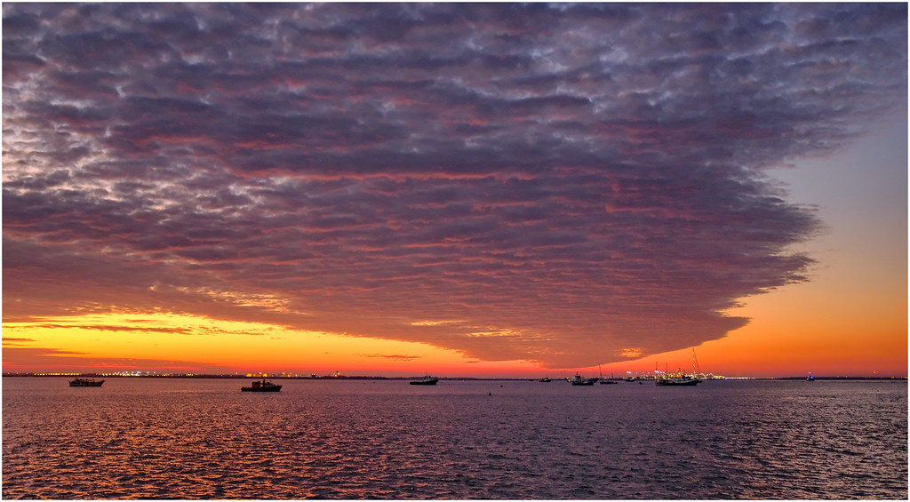 Darwin Harbour dry season (midwinter) sunrise, NT, Austra… Flickr