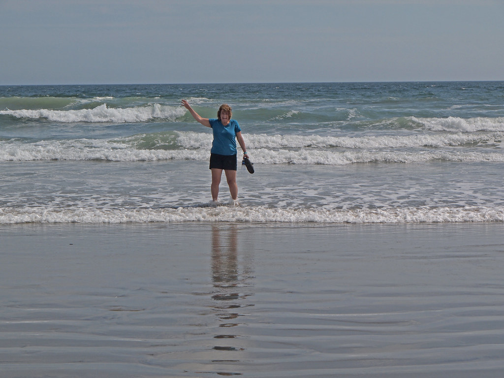 Hampton Beach at Low Tide P9082815.jpg rickpilot_2000 Flickr