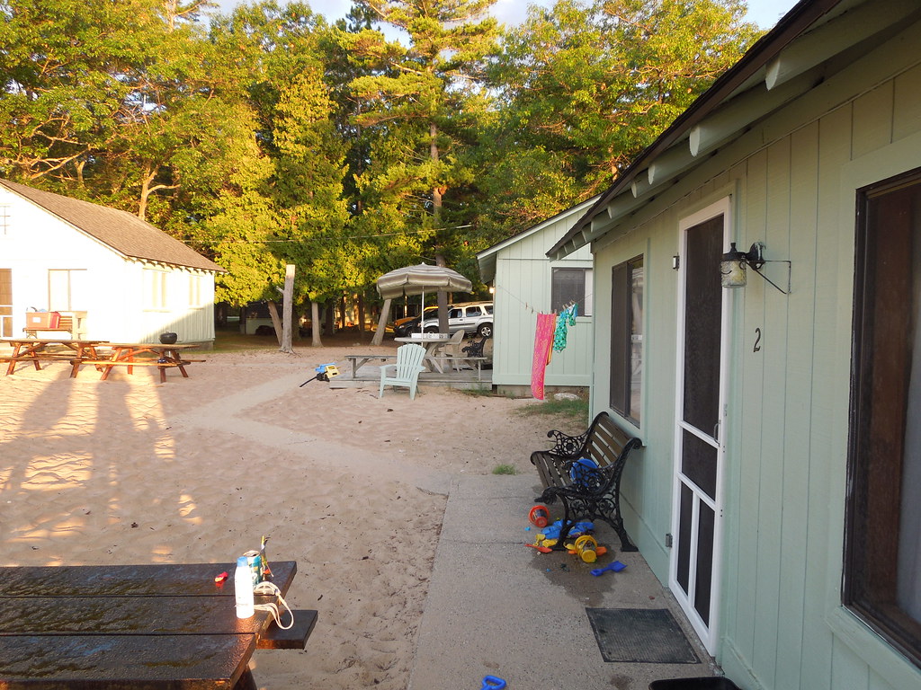 Paradise Shores Cabin's on Lake Huron north of Oscoda in G… Flickr