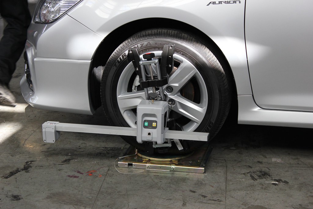 Light Vehicle Wheel Alignment sax72 Flickr