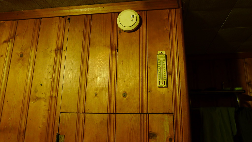 Room 9 at the Morley Motel Smoke detector AND heat detect… Flickr