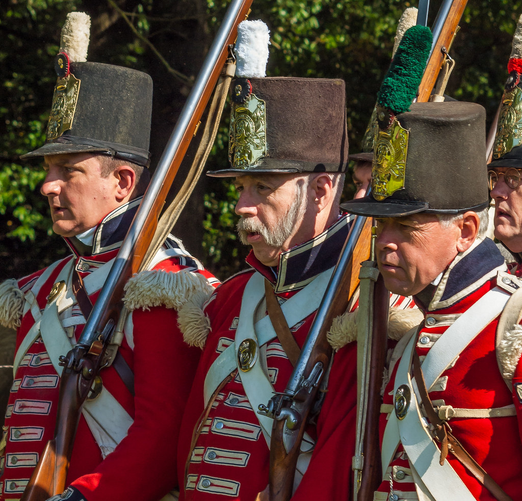 A reenactment group in the British army red coat uniform o… Flickr