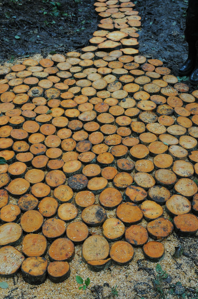 Dsc 0239 Hva Gjor Vi Her Landart Pa Ammerud Ved Ingunn Wr Flickr