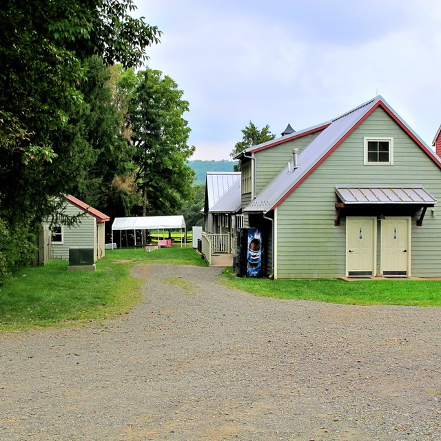 7490_Entrance to Howell's Farm, NJ Howell's Farm in Lamber… Flickr