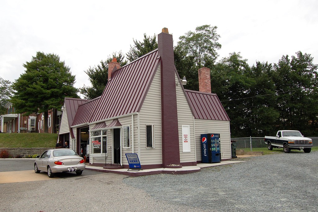 Maryland, Elkton, (former) Pure Gas Station (9,352) Flickr