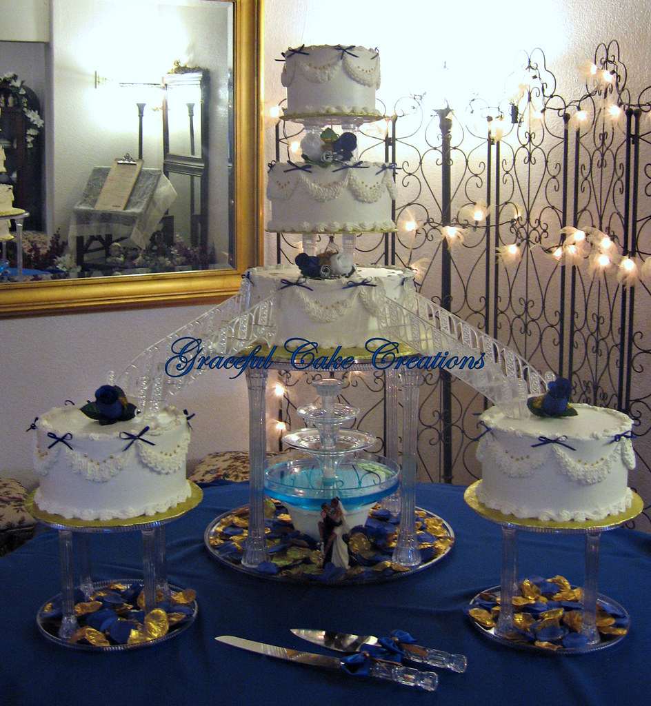 Traditional Fountain Wedding Cake This wedding was at a ve… Flickr