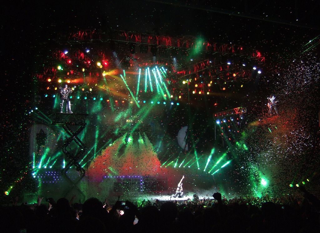 Rock And Roll All Night KISS closing the show with Rock An… Flickr