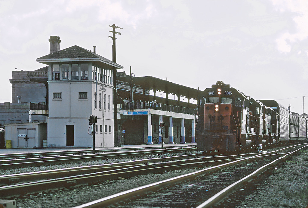 Western Pacific 3015 (GP35) at Amtrak's 6th St. Station, O… Flickr
