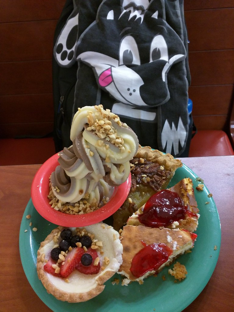 Cake, pie, and ice cream Golden Corral Buffet and Grill 22… Flickr