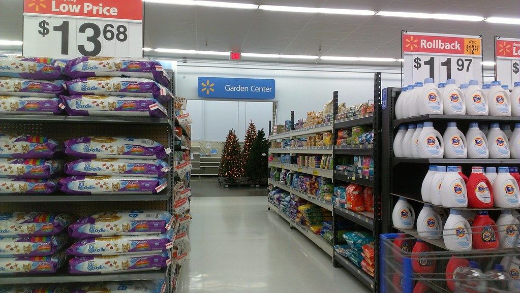 WalMart Eagan (Minneapolis / St. Paul), Minnesota Seasonal a