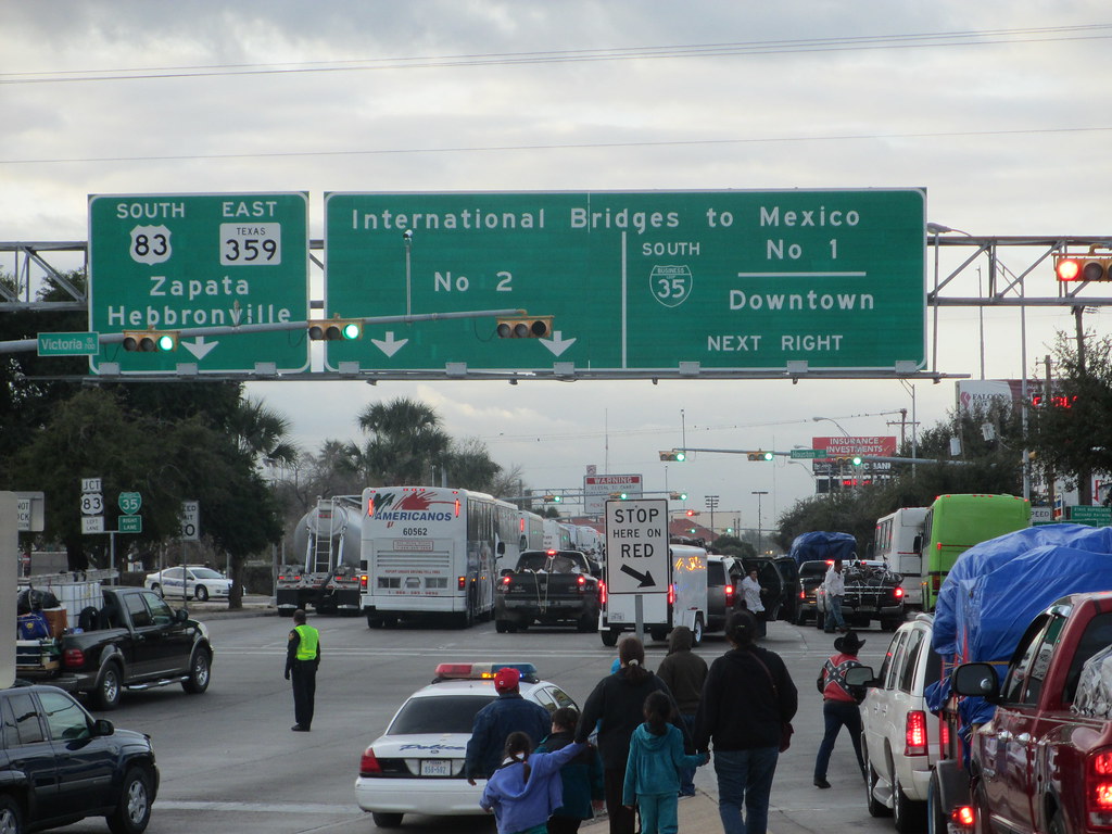 Laredo TexasInternational Bridge 2 Jose Vazquez Flickr