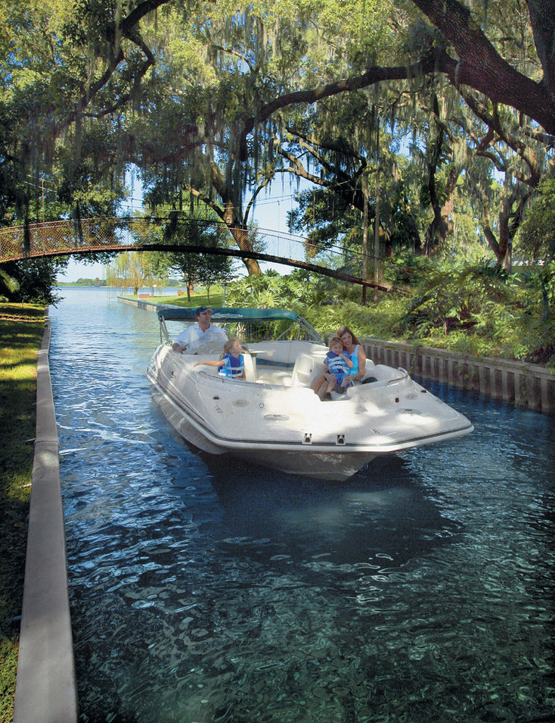Boat on Chain of Lakes in Winter Haven, Polk County Flickr