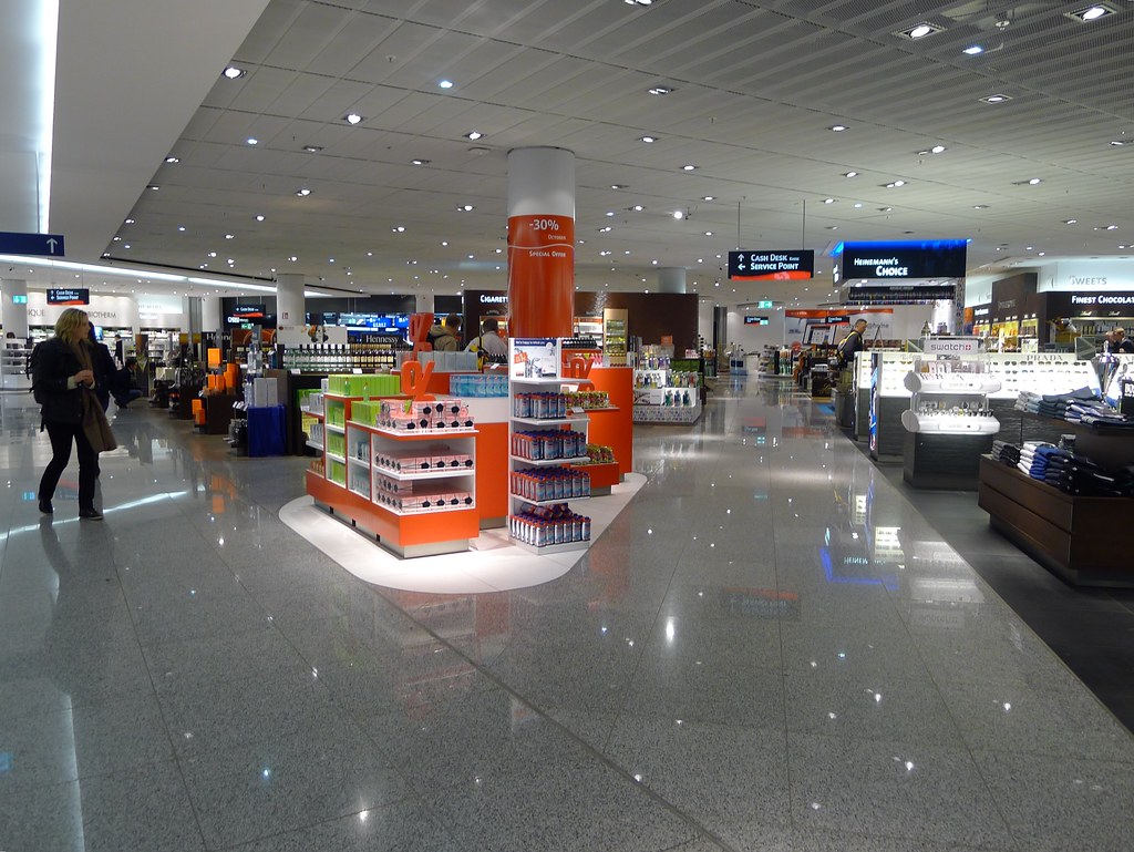 Frankfurt Airport Terminal 1 shopping area inside Pier A s… Flickr