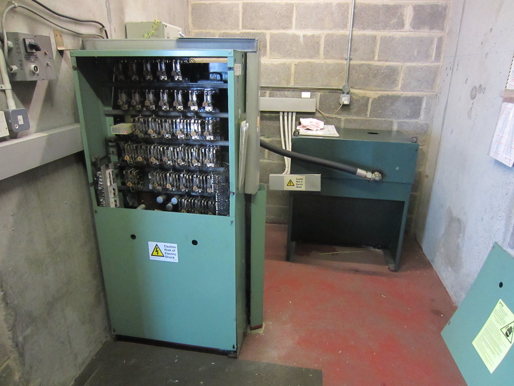 OTIS ELEVATOR CO HYDRAULIC LIFT MOTOR ROOM A shot of a mot… Flickr