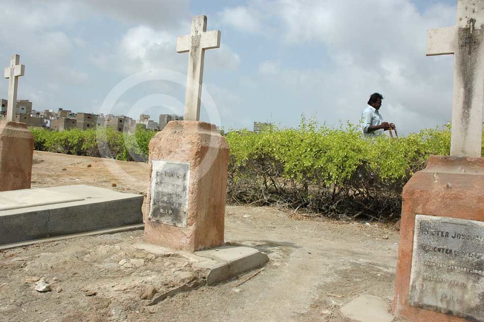 Gora Qabristan Christian graveyard, Karachi The largest … Flickr