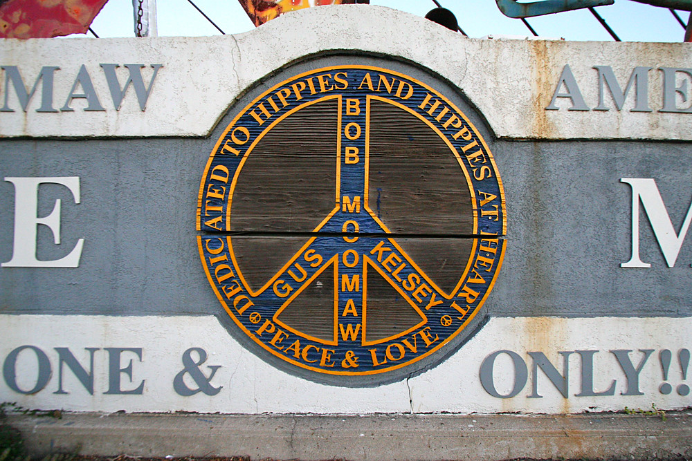 Hippie Memorial The hippie memorial in Arcola, Illinois st… Flickr