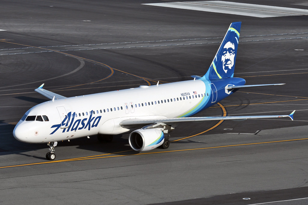 N625VA Alaska 1285, arriving from Puerto Vallarta, heads f… Flickr