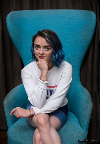Maisie Williams' Amazing Legs | A girl has amaising legs... | Flickr