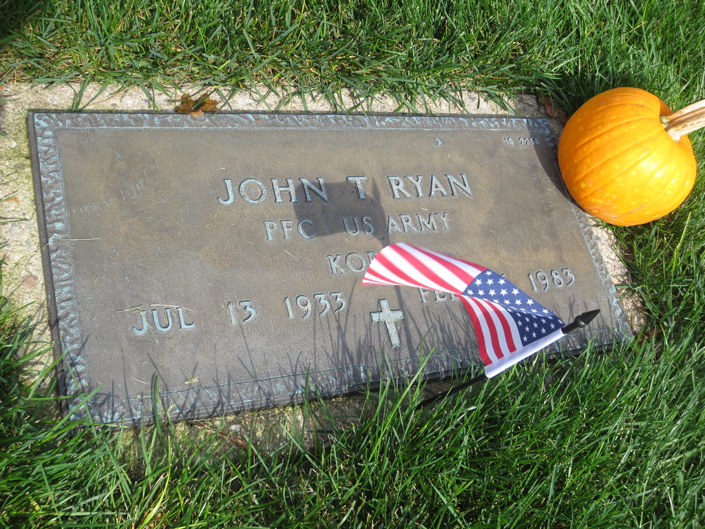 John T Ryan gravesite at Calverton National Cemetery decor… Flickr