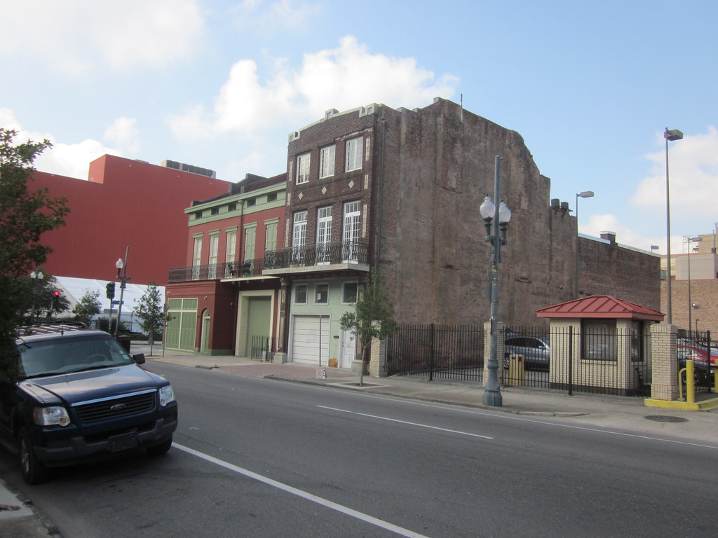 Camp St NOLACBD Shades of Red Camp Street, New Orleans Cen… Flickr