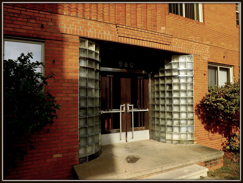Entrance 980 Whitmore Road, Park Central ApartmentsDetr… Flickr